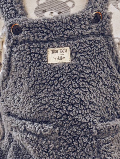 Conjunto Camiseta Total Print E Jardineira Chumbo Abrange