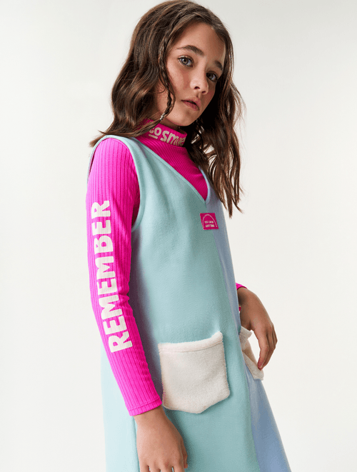 Jardineira Color Block E Blusa Rosa, Verde E Azul Catavento