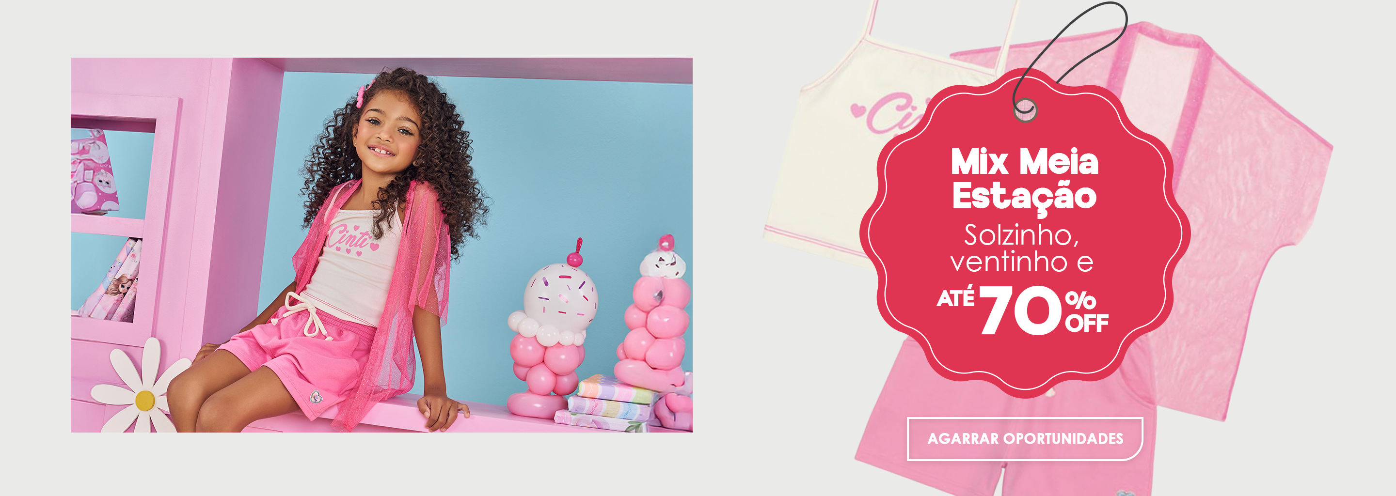 Menina vestindo conjunto infantil feminino de meia estação da marca Cinti, com blusa de alcinha, shorts rosa e sobreposição em tule, em um cenário lúdico com elementos de doces e tons de rosa.​