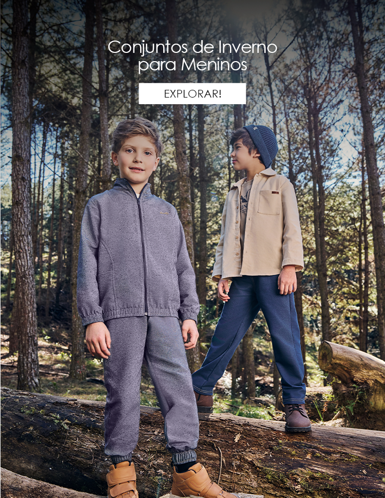 Meninos usando conjuntos infantis de inverno com jaqueta e calça em tons neutros, em cenário de floresta, mini banner conjuntos de inverno para meninos.